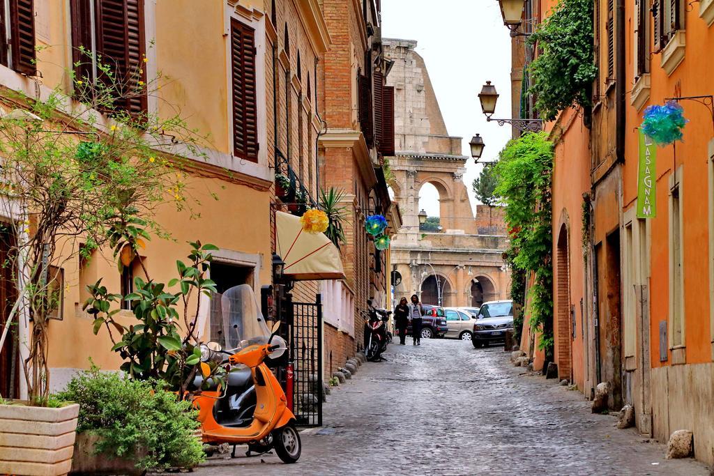 Cozy Apartment Fabia 300 Mt From Colosseum Bagian luar foto