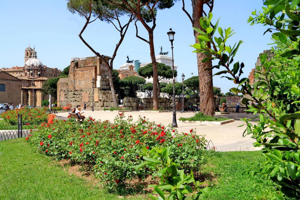 Cozy Apartment Fabia 300 Mt From Colosseum Bagian luar foto