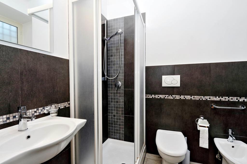 Cozy Apartment Fabia 300 Mt From Colosseum Bagian luar foto