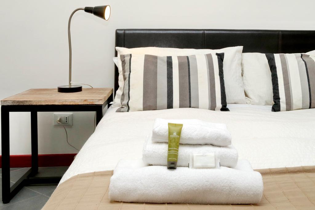 Cozy Apartment Fabia 300 Mt From Colosseum Bagian luar foto