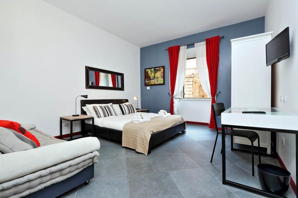 Cozy Apartment Fabia 300 Mt From Colosseum Bagian luar foto