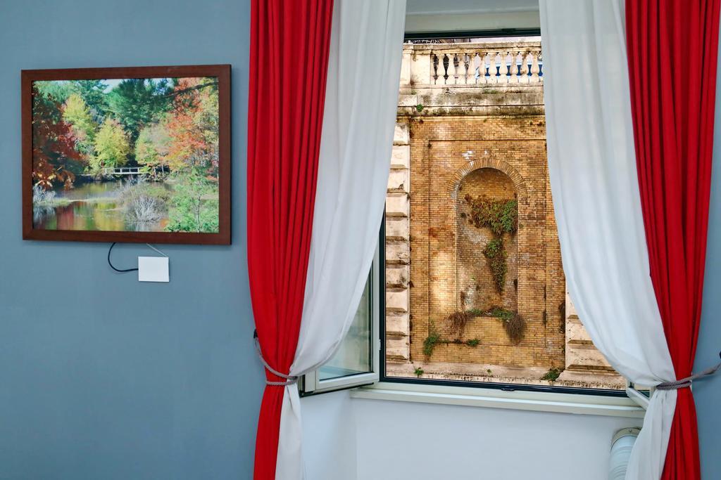 Cozy Apartment Fabia 300 Mt From Colosseum Bagian luar foto