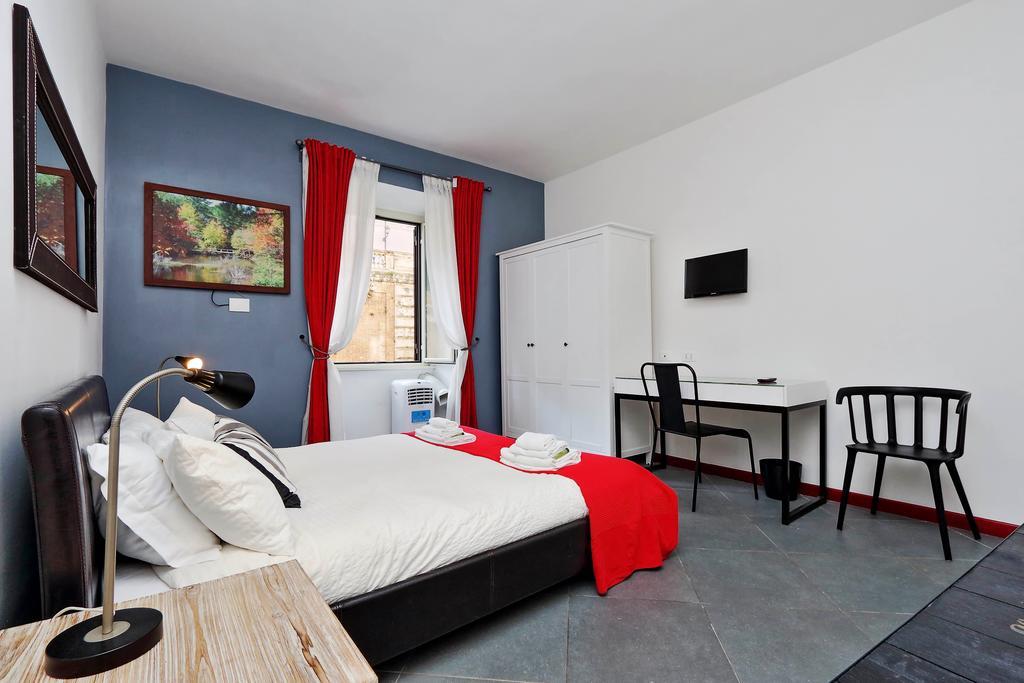 Cozy Apartment Fabia 300 Mt From Colosseum Bagian luar foto
