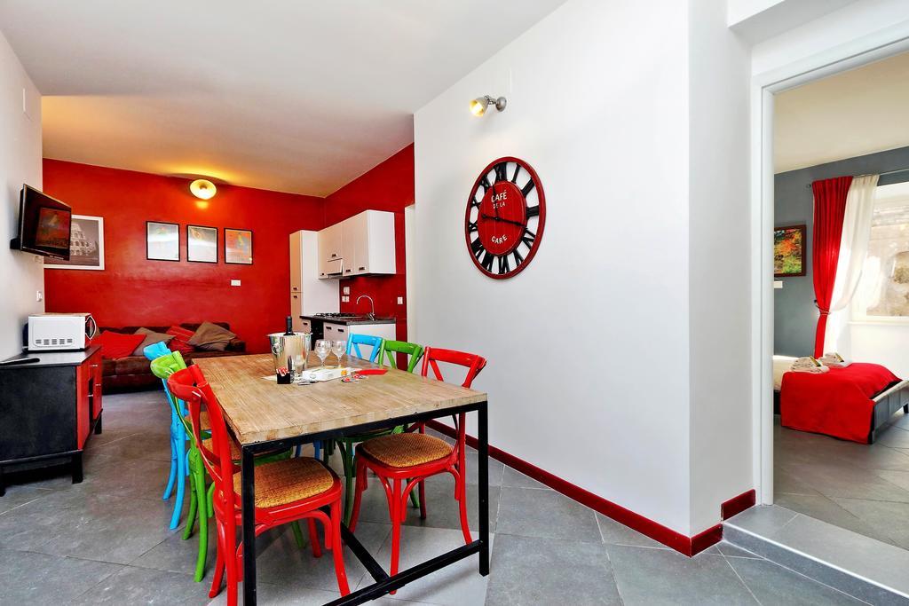 Cozy Apartment Fabia 300 Mt From Colosseum Bagian luar foto