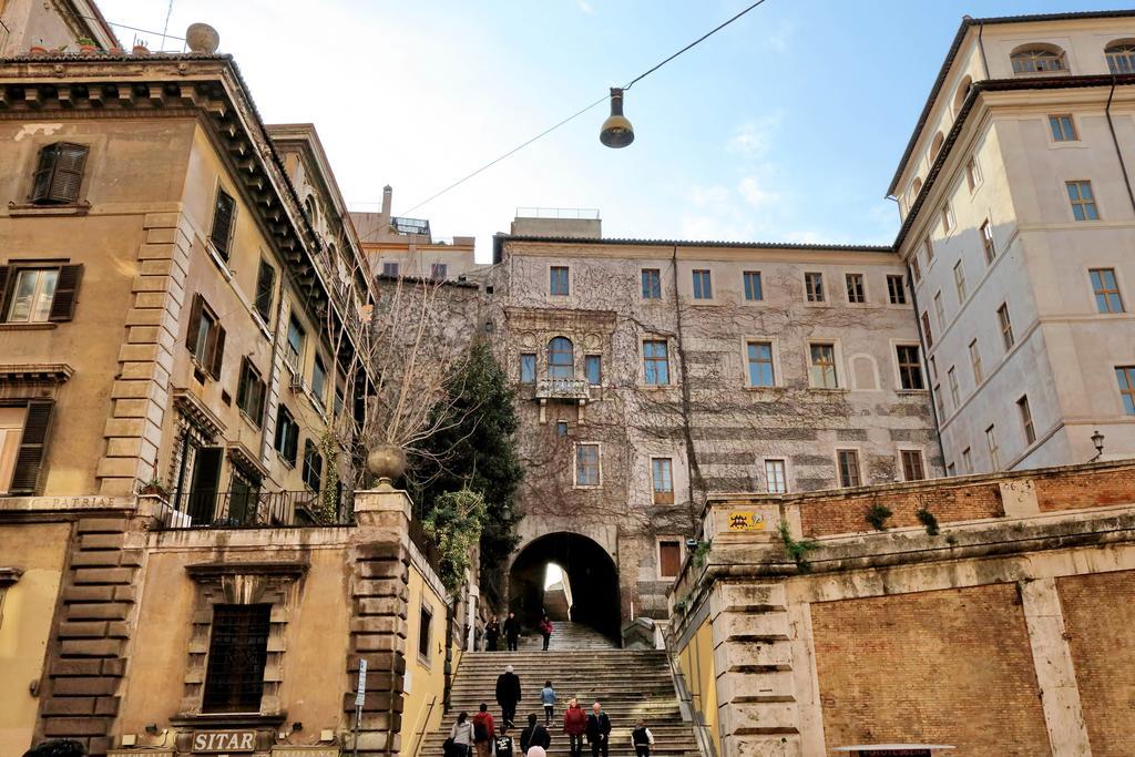 Cozy Apartment Fabia 300 Mt From Colosseum Bagian luar foto